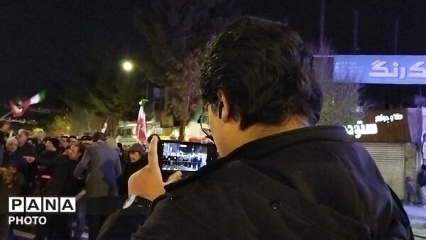 اجتماع خانوادگی فرهنگیان نیشابور در خیابان امام خمینی 