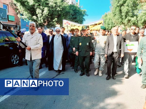 راهپیمایی یوم الله ۲۲  بهمن با حضور پرشور مردم در بوشهر 