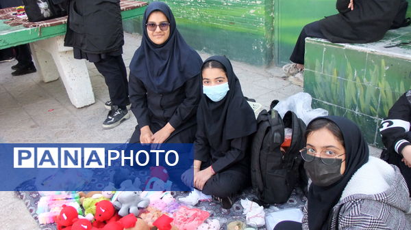 بازارچه کسب و کار دانش‌آموزان دختر در دبیرستان متوسطه اول معلم