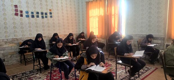 برگزاری آزمون جامع در دبیرستان شاهد فردوس بافق