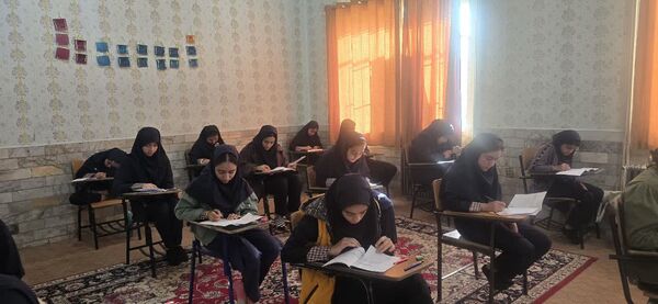 برگزاری آزمون جامع در دبیرستان شاهد فردوس بافق