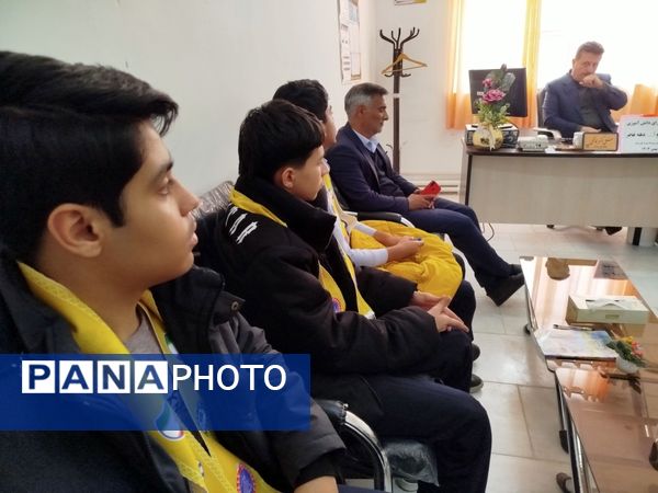 جلسه شورای دانش‌آموزی دبیرستان پسرانه متوسطه اول سما شهرستان کاشمر به مناسبت ایام دهه فجر 