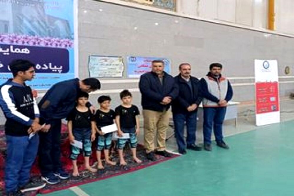 همایش پیاده‌روی خانوادگی در تربت حیدریه برگزار شد
