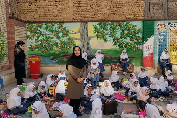 جشن روز دختر و روز جهانی کودک در دبستان زنده یاد قمصری