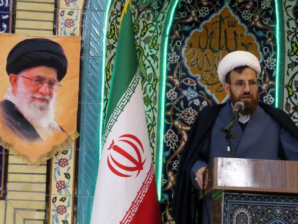 نماز جمعه عبادی و سیاسی در شهر غلامان