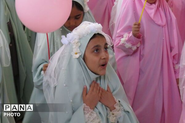آغاز مسیر نور؛ قاب‌هایی از جشن تکلیف دختران شهرستان بن