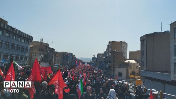 حضور گسترده و حماسی مردم ایران در تشییع پیکر رهبر شهید انقلاب