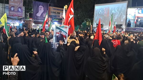 تجمع و همخوانی دانش‌آموزان شیروان به مناسبت تشییع و همراهی رهبر شهید