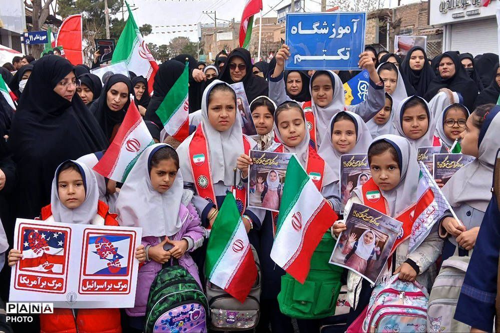 به خاطر شهادت مظلوماته دانش آموزان میناب در غربت گریستیم