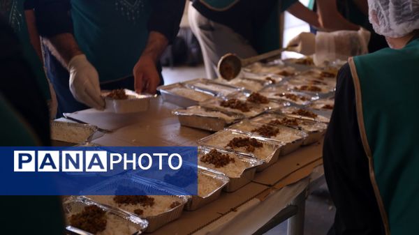  پخش 8600 غذای گرم با همت مرکز نیکوکاری شهید مهدی باکری و موسسه نذرواره در تبریز