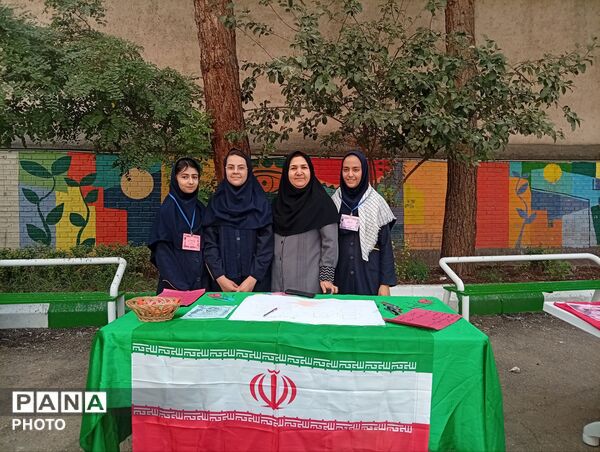نمایشگاه دفاع مقدس در نیشابور