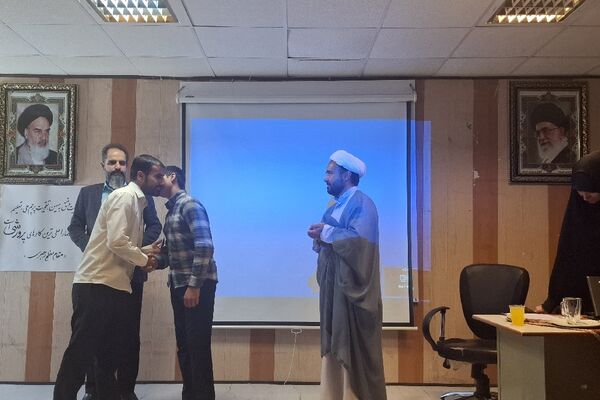 نشست مربیان و معاونان پرورشی فریمان با محوریت قرآن و عترت 