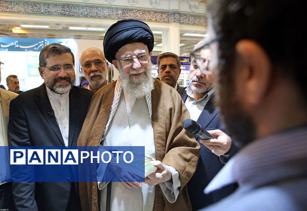 بازدید رهبر معظم انقلاب اسلامی از سی‌وپنجمین نمایشگاه کتاب تهران