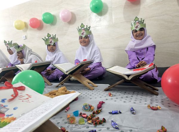 جشن قرآن کلاس اولی‌ها در دبستان شهید بهشتی قلعه‌گنج