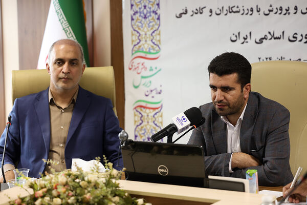 نشست صمیمی معاون تربیت بدنی و سلامت با ورزشکاران و کادر فنی تیم ملی والیبال دانش‌آموزی