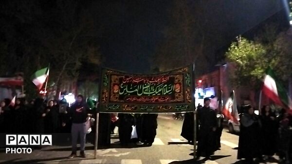 دسته عزاداری روستای اردمه در مراسم چهلم رهبر شهید و شهدای میناب در حسینیه امام 