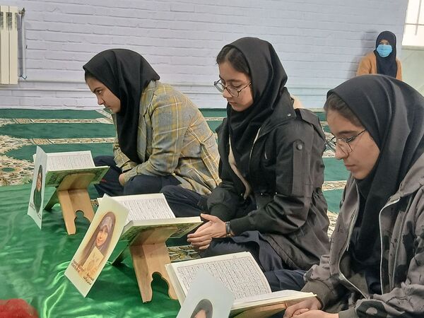 محفل انس با قرآن در دبیرستان دخترانه فاطمیه 