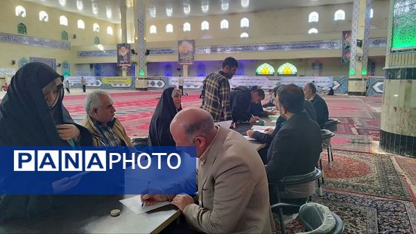 میز خدمت مدیریت آموزش و پرورش اسلامشهر در مصلی نماز جمعه اسلامشهر