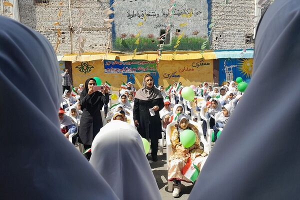 مراسم روز زمین پاک در دبستان دخترانه معراج ناحیه۲ بهارستان