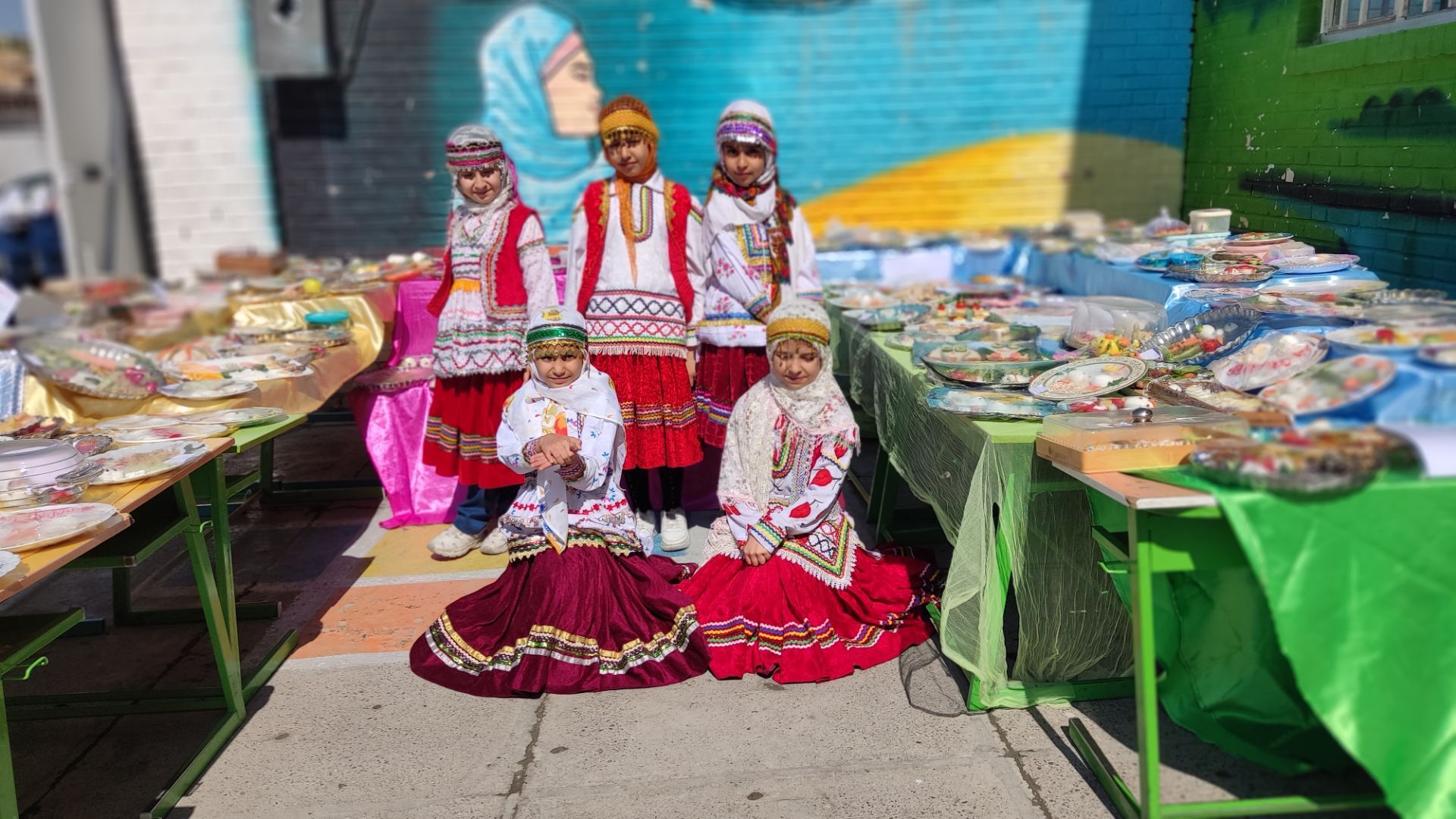 نواختن زنگ سلامت در مدرسه دخترانه ضحی ۱ شهرستان شیروان