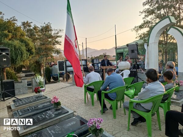 رنگ گرفتنِ گل‌ها با عطرِ خونِ شهدا؛ غبارروبی گلزار شهدای  یکن اباد
