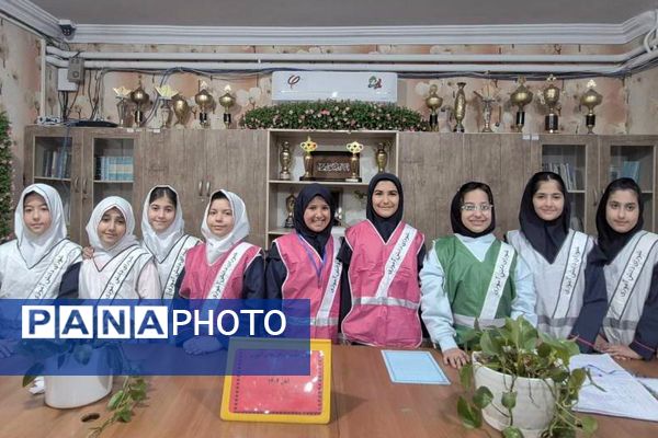 اولین جلسه شورای دانش‌آموزی با همراهی مدیر مدرسه هدی۱ 