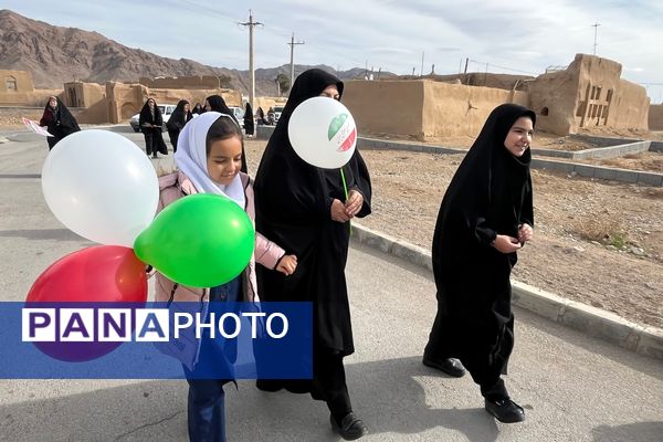 حماسه حضور مردم شهر سورمق در راهپیمایی ۲۲ بهمن