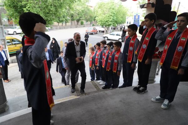 گرامیداشت هفته معلم با حضور دانش‌آموزان پیشتاز آذربایجان شرقی