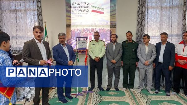 مراسم هفته گرامیداشت پدافند غیرعامل در دبیرستان دور اول صدرا مهریز