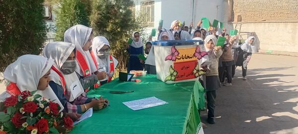 انتخابات شورای دانش‌آموزی در دبستان شهید عامل هوشمند زارچ 