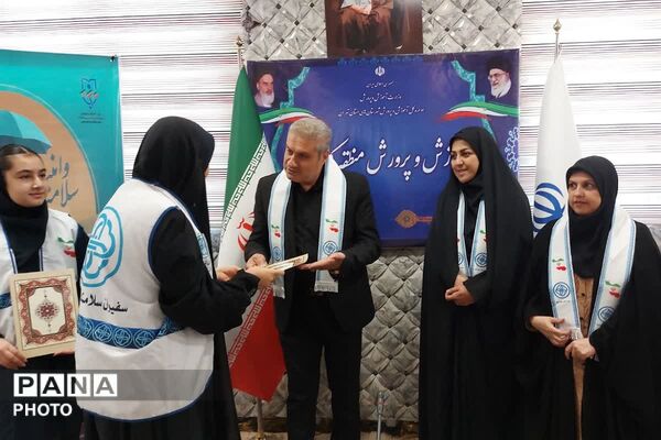 تقدیر از مراقبین و سفیران سلامت در اداره آموزش و پرورش کهریزک