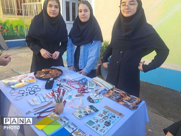 بازارچه دانش‌آموزی در دبیرستان علی افشارنژاد