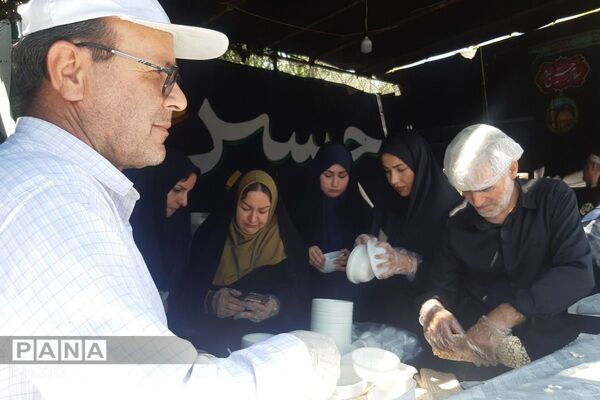 دانش‌آموزان خادم در موکب عشاق‌الحسین(ع)