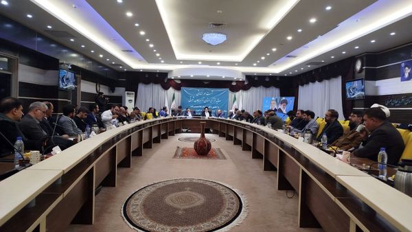 نشست هم‌اندیشی اساتید قرآنی با مسئولان وزارت آموزش و پرورش در تبریز