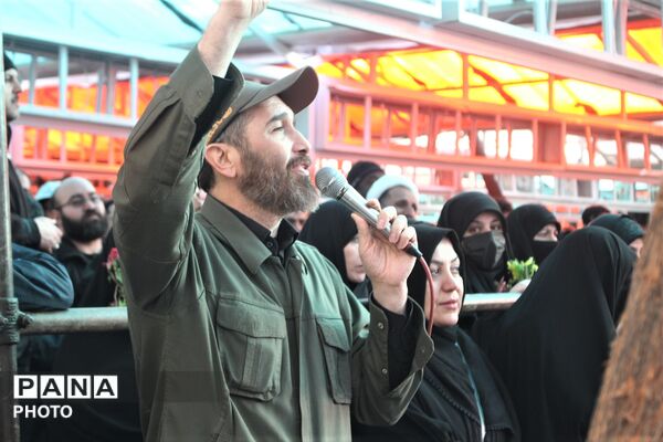 آیین خاکسپاری کودک شهید سه ساله جنگ رمضان در قم