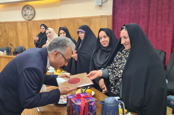 مراسم تجلیل از خانواده‌های شهدا در آموزش و پرورش گلستان