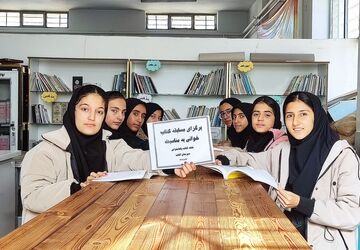 مسابقه کتابخوانی، شور و هیجان هفته کتاب در دبیرستان هیات امنایی دلفان