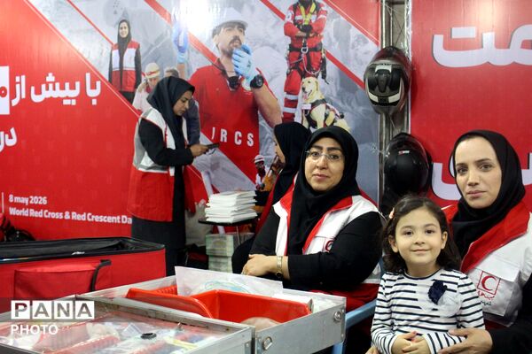 آموزش امداد و نجات در قلب همدان؛ میدان امام میزبان فعالیت‌های جمعیت هلال‌احمر شد