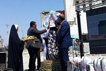  زنگ سپاس معلم در مدرسه شجره طیبه میناب به صدا درآمد