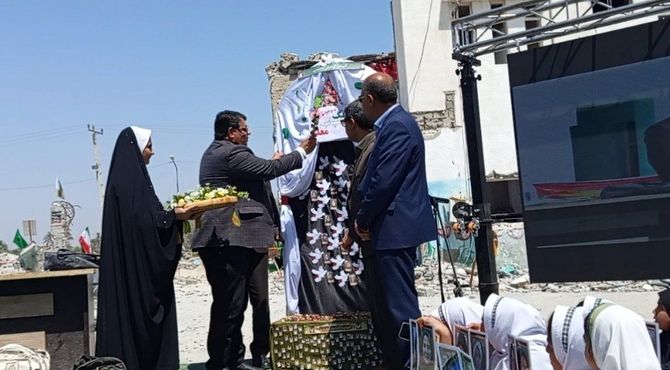  زنگ سپاس معلم در مدرسه شجره طیبه میناب به صدا درآمد
