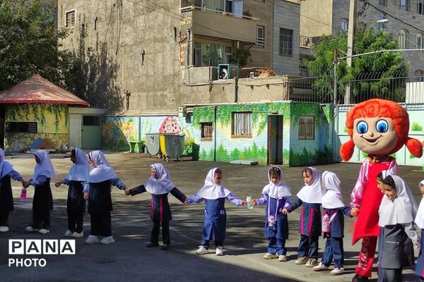 جشن شکوفه‌ها در مدارس هدی و شهید معظم شهرستان قدس با یاد دانش آموزان میناب 
