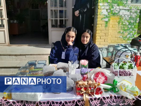 نمایشگاه کارآفرینی دانش‌آموزان دبیرستان حجاب شهرستان ورامین