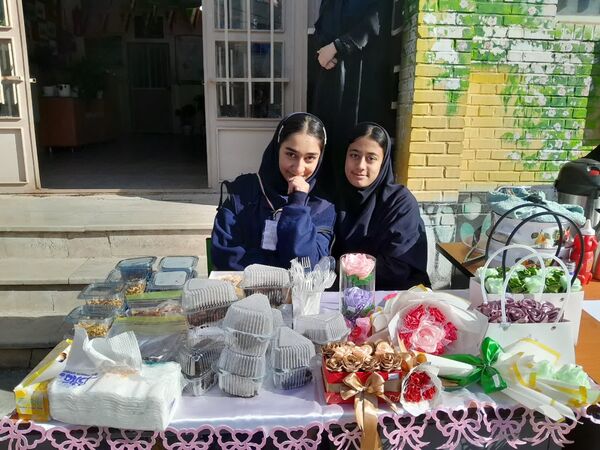 نمایشگاه کارآفرینی دانش‌آموزان دبیرستان حجاب شهرستان ورامین