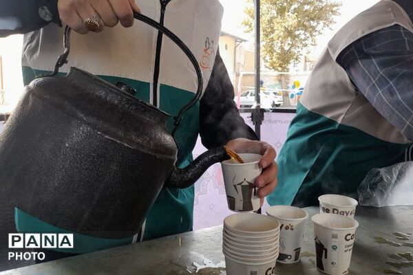 تجلی فرهنگ رضوی در دبیرستان طلوع‌فجر ملارد با برپایی موکب چایخانه حضرت الرضا(ع)
