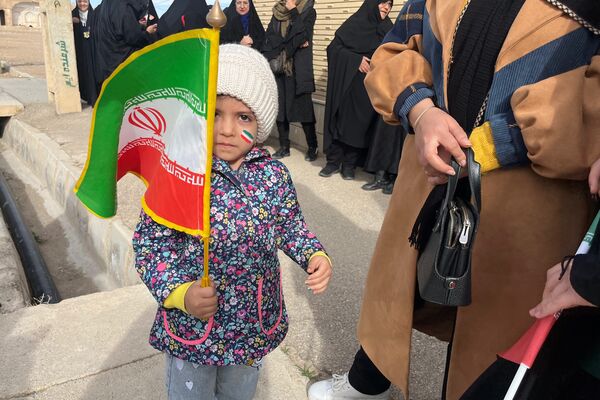 دهه نودی‌های شهر سورمق پای کار انقلاب