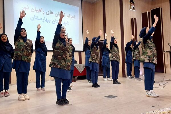 بازدید دانش‌آموزان دختر ناحیه 2 بهارستان از سرزمین نور