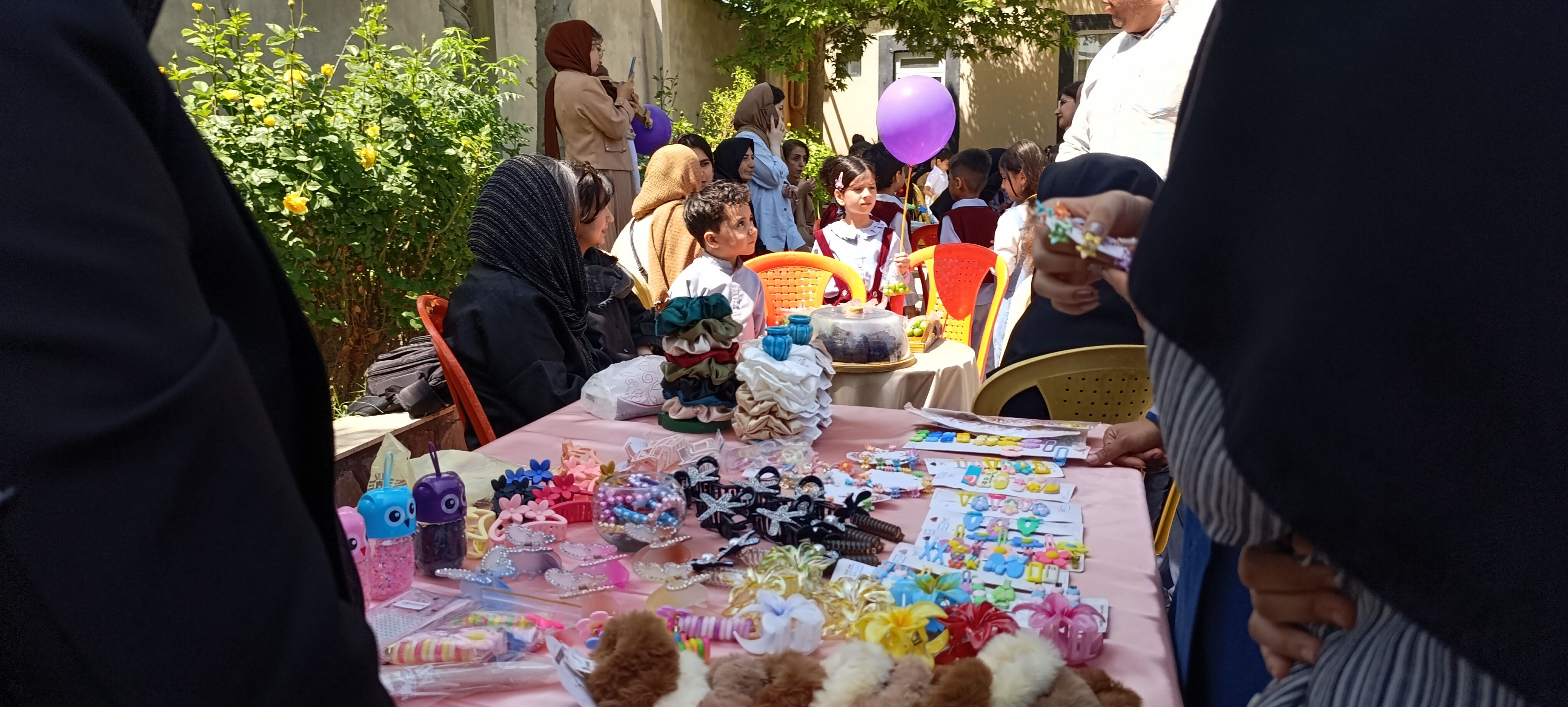 برگزاری بازارچه در پیش دبستانی شور و نشاط آشخانه 