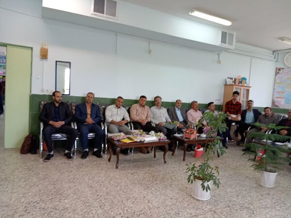 مراسم تقدیر از دبیران دبیرستان نمونه آیت الله خامنه‌ای