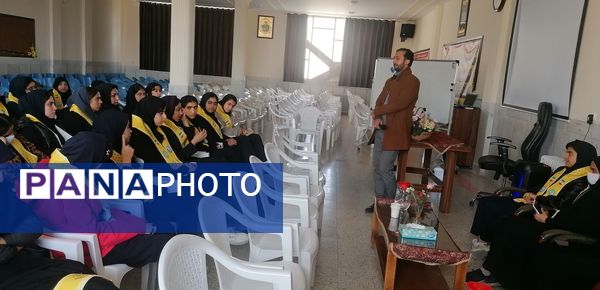 نشست هیات رئیسه مجلس دانش‌آموزی با شورای دانش‌آموزی 