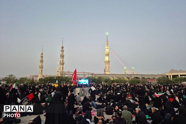 تشییع پیکر رهبر شهید در قم و جمکران